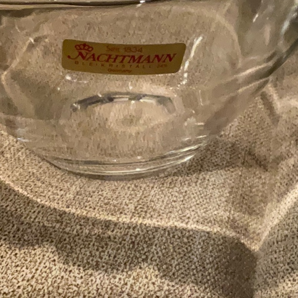 NACHTMANN CRYSTAL BOWL WITH FACETED SQUARE TRIM 8.5” ACROSS - Picture 11 of 15